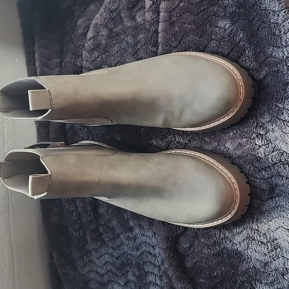 NWT Dolce Vita boots